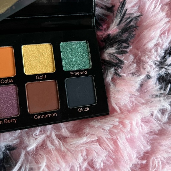 Eyeshadow Palette Bundle - Picture 3 of 11